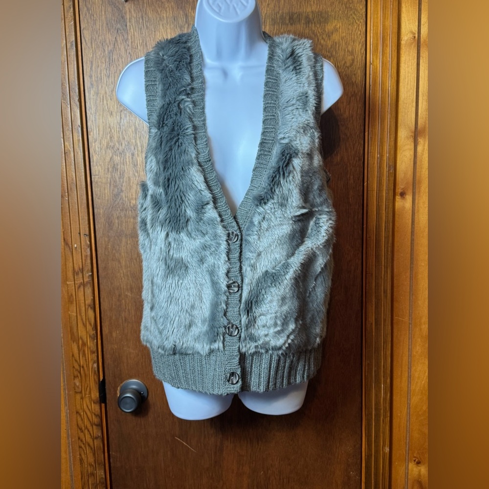 BCBG Gray Faux Fur Sweater Vest - S‎